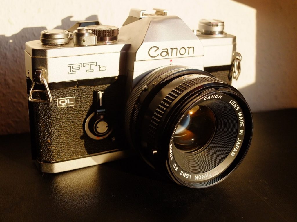 Blog IpsisPro canon-1992410_1920-1024x768 De volta ao passado - O charme das câmeras analógicas 