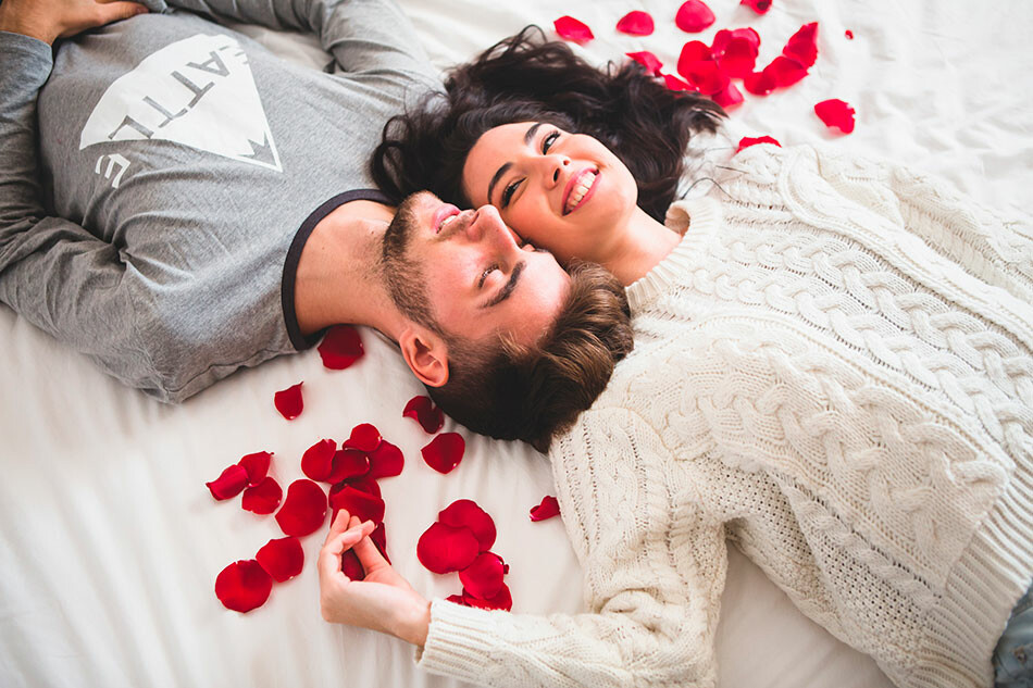 Blog IpsisPro casal-na-cama Mês dos Namorados - Melhores temas para o seu ensaio 